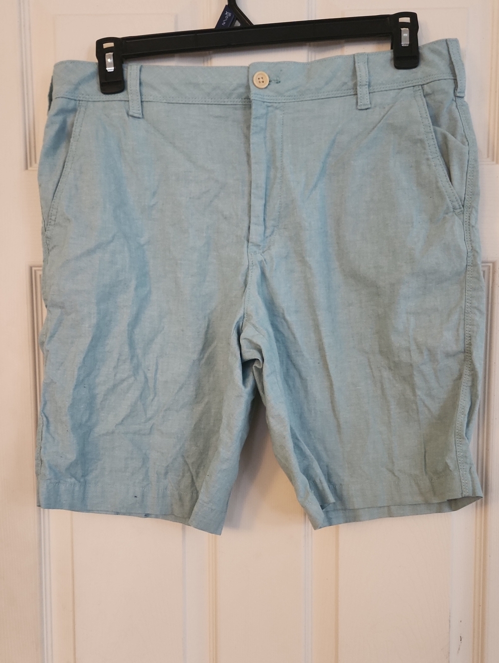 Izod Men's Light Blue Flat-Front Cotton Shorts
